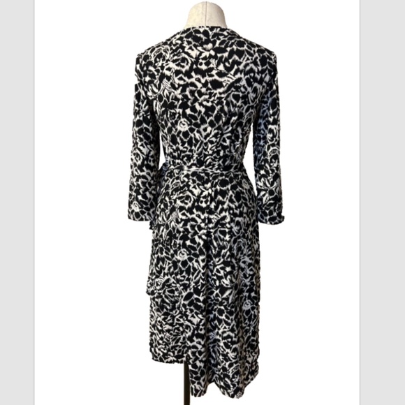 BCBGMaxAzria Dress M Medium Wrap Stretch Career Church Black Ivory Washable - Picture 8 of 13